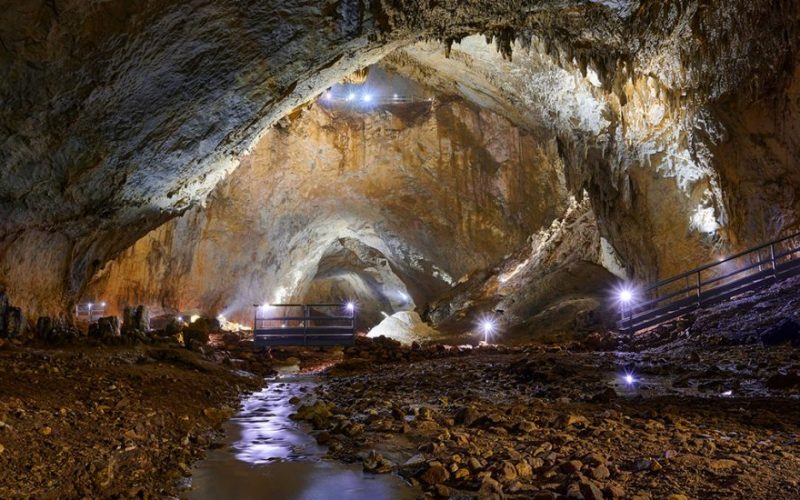 Pesteri-amenajate-Meziad-887x550